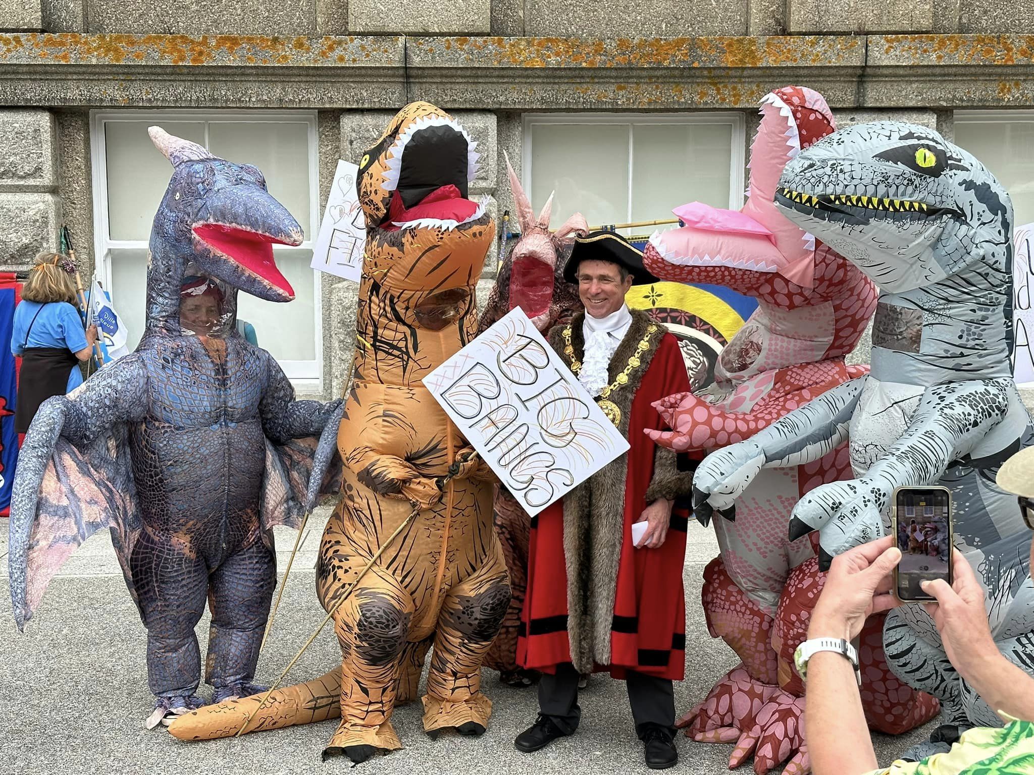 Could you be the Mayor’s Young Artist?